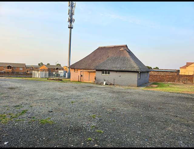 Business property to rent in TERENURE